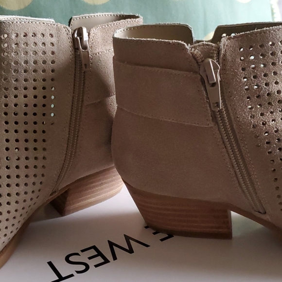 New Nine West taupe boots. 5.5 - Picture 8 of 12